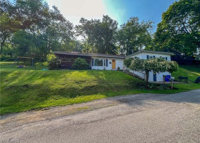 Property at 1714 Allison St, East Liverpool, OH 43920, 3 beds, 1 bath