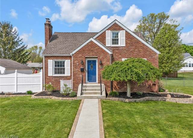 Property at 129 Wise Ave SE, North Canton, OH 44720, 3 beds, 2 baths