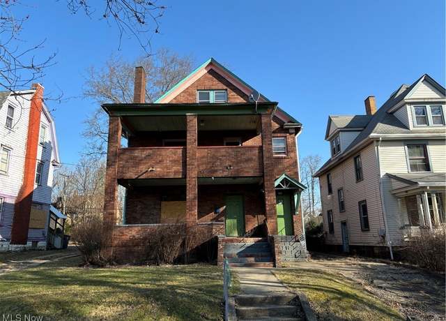 Property at 230-232 Lora Ave, Youngstown, OH 44504, 6 beds, 2.5 baths