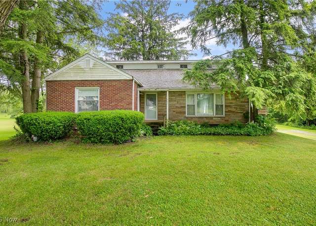 Property at 11902 Moffitt St SW, Massillon, OH 44647, 5 beds, 1.5 baths