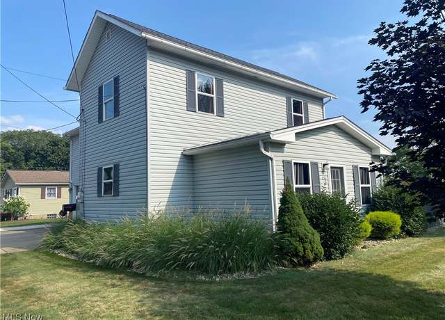 Property at 231 4th St SE, New Philadelphia, OH 44663, 3 beds, 2 baths