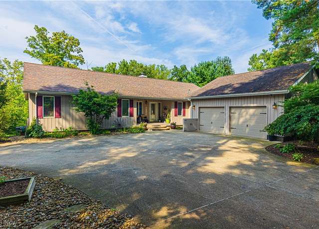 Property at 4461 Pine Lake Dr, Medina, OH 44256, 5 beds, 3.5 baths