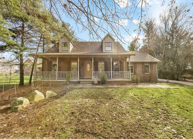 Property at 853 Fairway Dr, Alliance, OH 44601, 3 beds, 3 baths