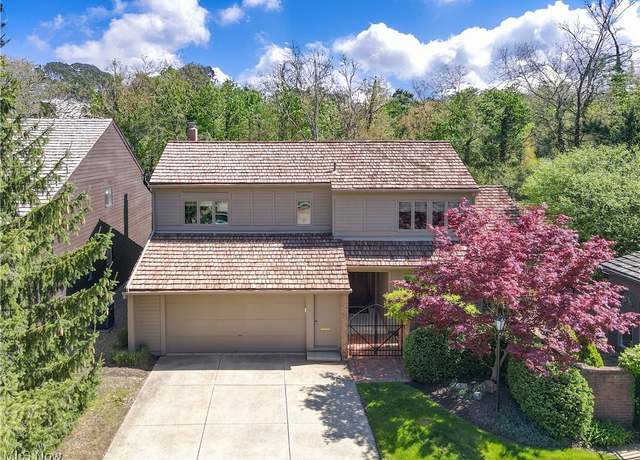 Property at 333 N Portage Path #12, Akron, OH 44303, 3 beds, 2.5 baths