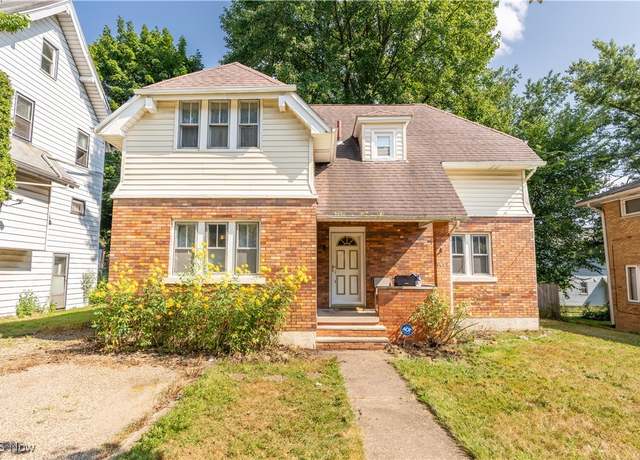Property at 1402 Goodyear Blvd, Akron, OH 44305, 3 beds, 1 bath