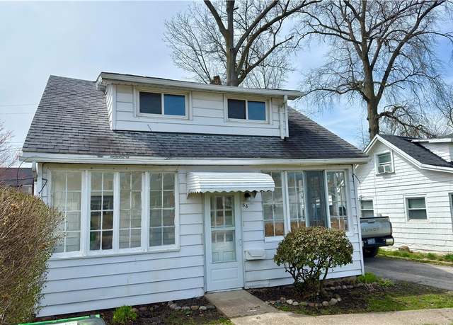 Property at 54 E 220th St E, Euclid, OH 44123, 2 beds, 1.5 baths