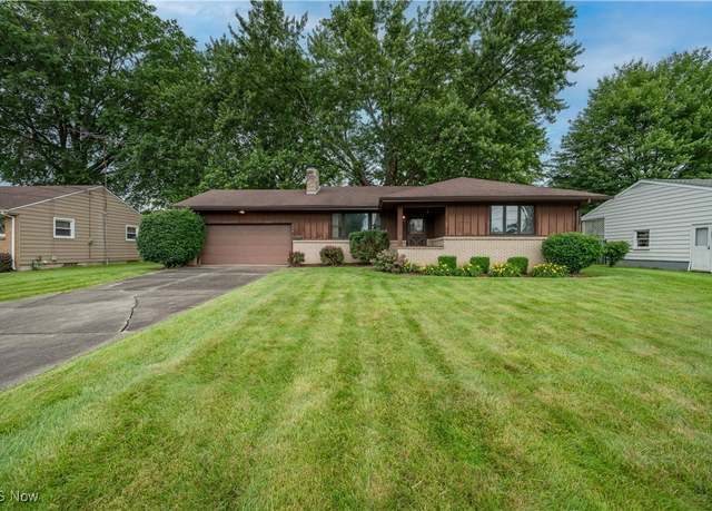 Property at 950 Kirwan Dr, Austintown, OH 44515, 3 beds, 2 baths