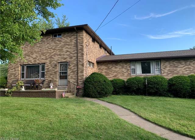 Property at 1926 Village St SE, Canton, OH 44707, 4 beds, 3 baths