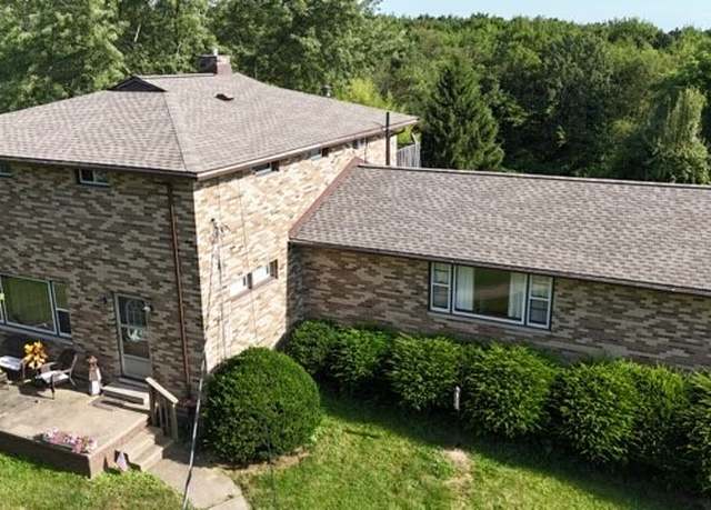 Property at 1926 Village St SE, Canton, OH 44707, 4 beds, 2 baths
