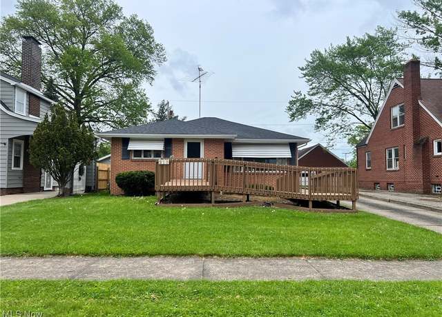 Property at 213 Kenmore Ave SE, Warren, OH 44483, 2 beds, 2 baths