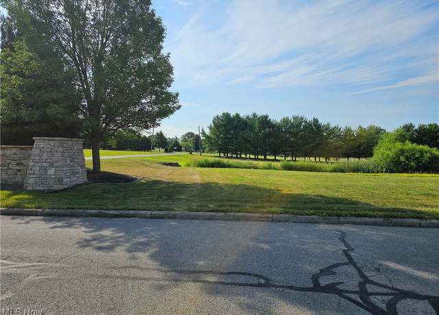 Property at 31 Shores Dr, Poland, OH 44514