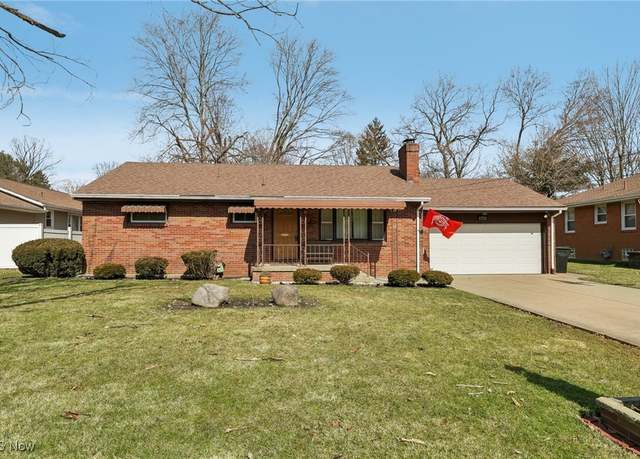 Property at 8770 Chesterton Dr, Poland, OH 44514, 3 beds, 2 baths