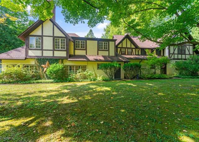 Property at 62 Warner Rd, Hubbard, OH 44425, 5 beds, 3.5 baths