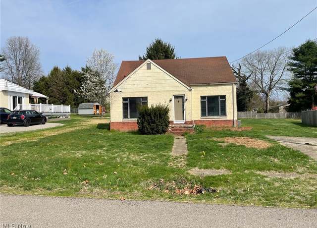 Property at 102 Woodrow St, Marietta, OH 45750, 3 beds, 1 bath