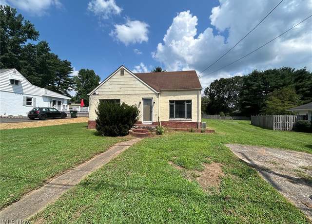 Property at 102 Woodrow St, Marietta, OH 45750, 3 beds, 1 bath
