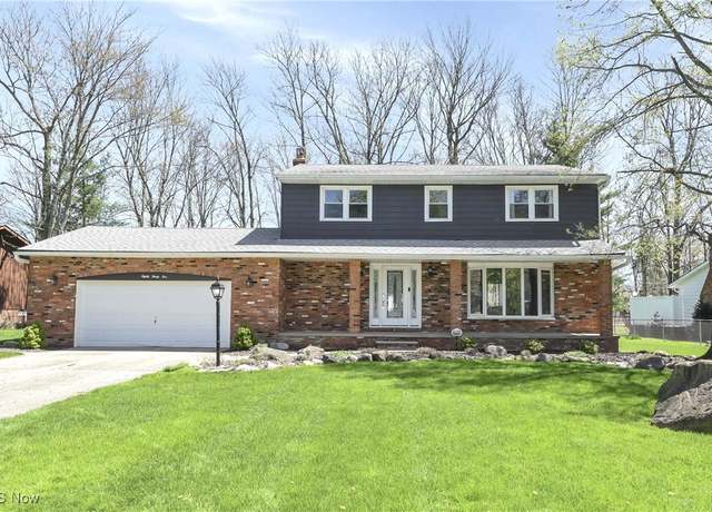 Property at 8035 W Ridge Dr, Broadview Heights, OH 44147, 4 beds, 3.5 baths