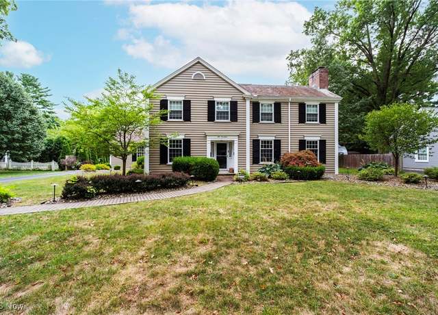 Property at 117 Overhill Rd, Youngstown, OH 44512, 5 beds, 3.5 baths