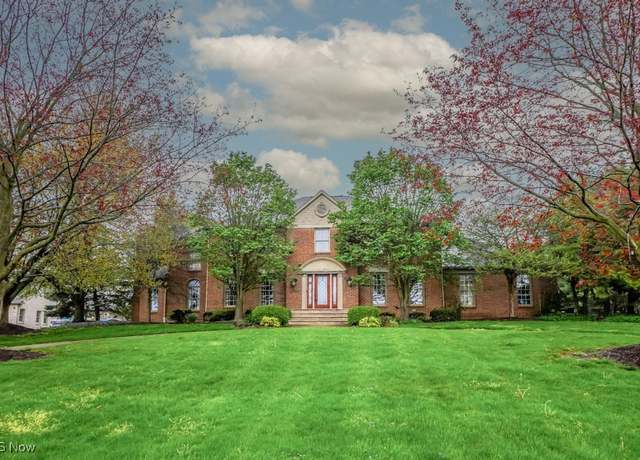 Property at 1325 Chantilly Cir NE, Canton, OH 44721, 4 beds, 4.5 baths