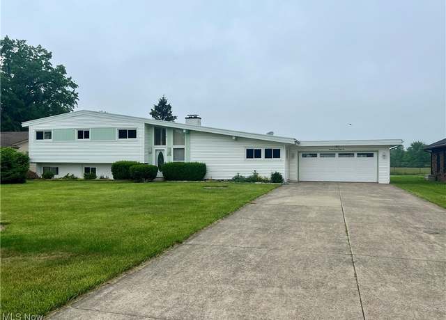 Property at 2736 W Skyline Dr, Lorain, OH 44053, 4 beds, 3.5 baths