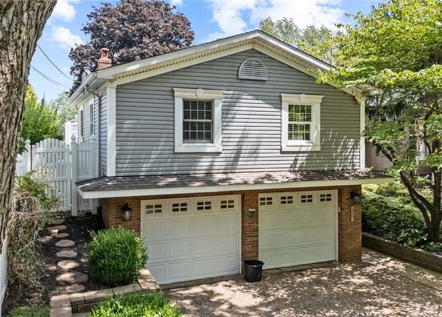 Property at 210 Sycamore Dr NW, North Canton, OH 44720, 3 beds, 2 baths