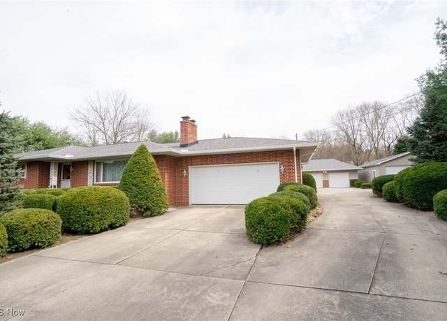 Property at 415 SE Willow Dr, Howland, OH 44484, 4 beds, 3 baths
