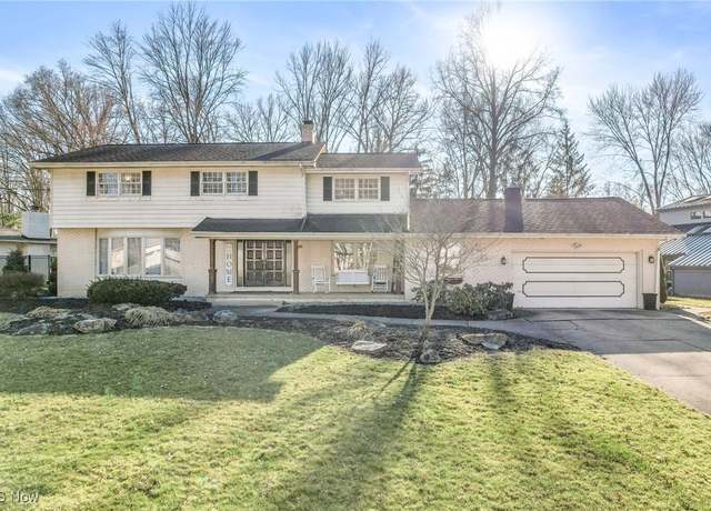 Property at 9247 Chalfonte Dr NE, Warren, OH 44484, 4 beds, 3 baths