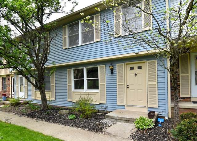 Property at 37 Quaker Ridge Dr, Akron, OH 44313, 2 beds, 2.5 baths