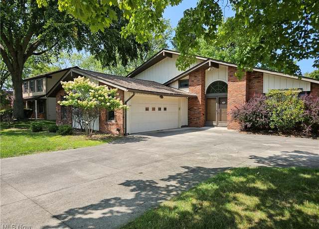 Property at 16982 Bob White Cir, Strongsville, OH 44136, 4 beds, 2.5 baths