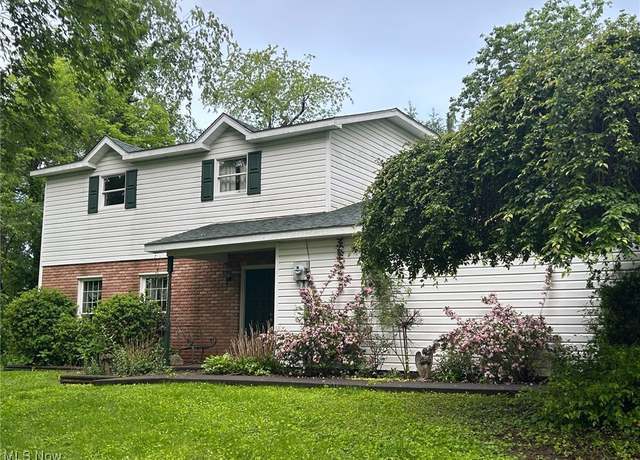 Property at 139 Melinda Dr, Wintersville, OH 43953, 3 beds, 2.5 baths