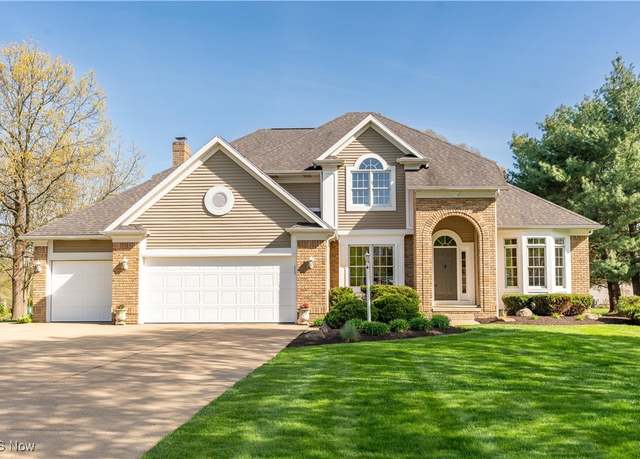 Property at 7220 Sugarwood Rd NE, Canton, OH 44721, 4 beds, 2.5 baths