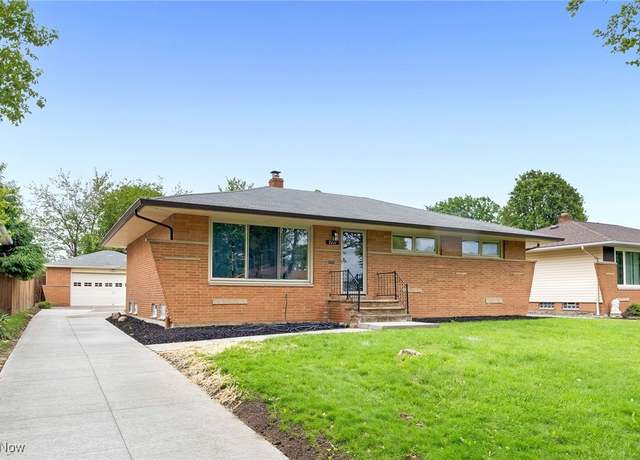 Property at 7271 Whitaker Dr, Parma, OH 44130, 3 beds, 2.5 baths