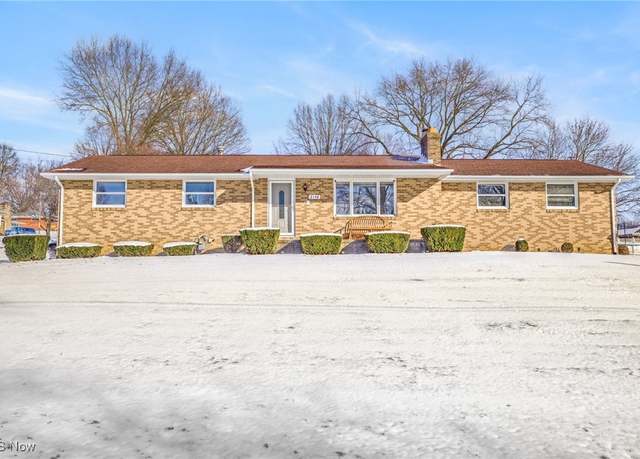 Property at 2148 Clearview St NE, Massillon, OH 44646, 3 beds, 1.5 baths