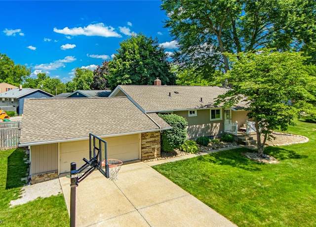 Property at 2567 Sand Run Pkwy, Fairlawn, OH 44333, 3 beds, 2 baths