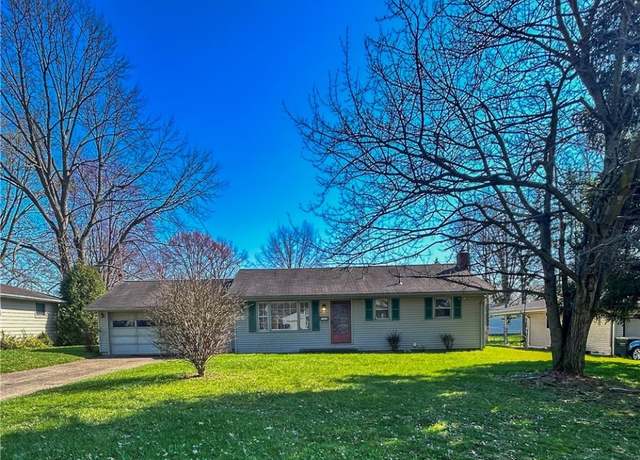 Property at 1555 Country Club Ave, Youngstown, OH 44514, 2 beds, 1 bath