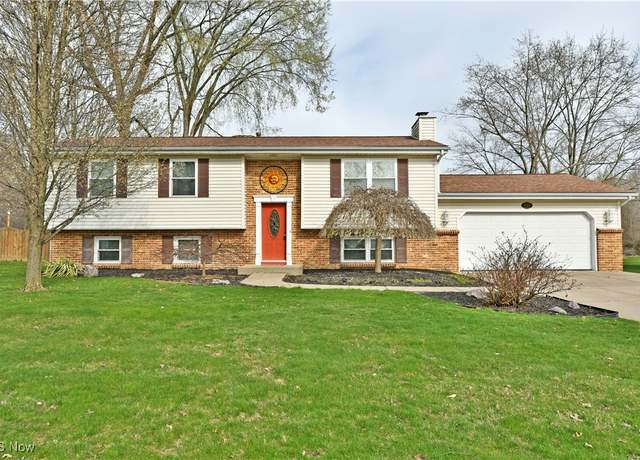 Property at 448 S Colonial Dr, Cortland, OH 44410, 4 beds, 2.5 baths