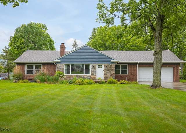 Property at 2611 E Pleasant Valley Rd, Seven Hills, OH 44131, 3 beds, 1.5 baths