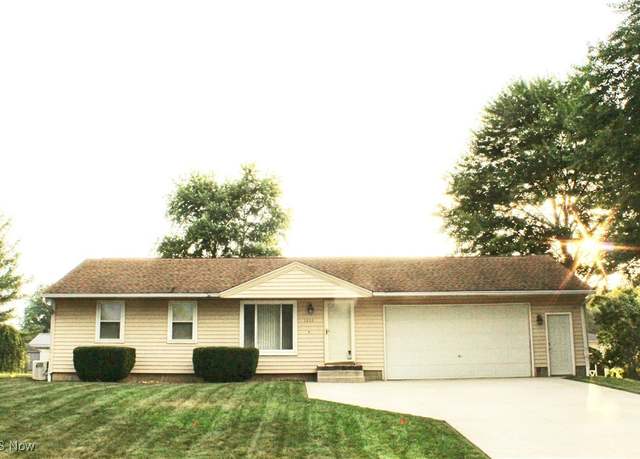 Property at 3638 Hightree Ave SE, Warren, OH 44484, 3 beds, 1 bath