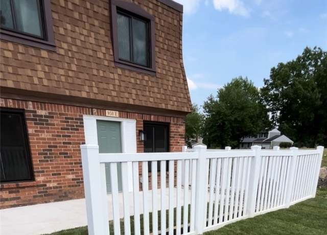 Property at 950 Wadsworth Rd Unit E, Medina, OH 44256, 3 beds, 2 baths