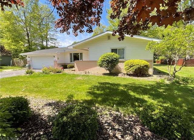 Property at 205 Heritage Ln, Cortland, OH 44410, 3 beds, 2.5 baths