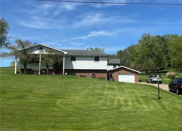 Property at 1436 Zenith Ct, East Liverpool, OH 43920, 4 beds, 2.5 baths