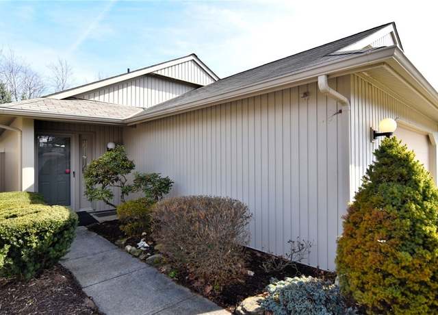 Property at 12629 Ionia Ct, Strongsville, OH 44149, 2 beds, 2.5 baths