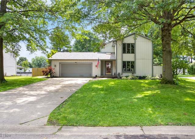 Property at 1558 Windcrest St NW, North Canton, OH 44720, 3 beds, 2.5 baths