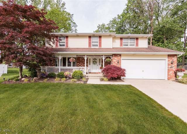 Property at 239 Hemlock Dr, Elyria, OH 44035, 4 beds, 2.5 baths