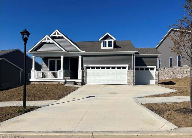 Property at 3982 Crest View Dr, Green, OH 44685, 3 beds, 2 baths