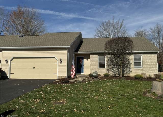 Property at 211 Golf Dr, Cortland, OH 44410, 2 beds, 2 baths