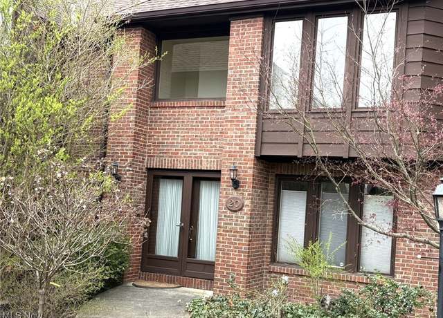 Property at 20 Brandon Pl, Rocky River, OH 44116, 3 beds, 2.5 baths