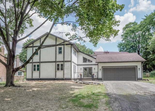 Property at 5134 Dublin Cir NW, North Canton, OH 44720, 3 beds, 2.5 baths