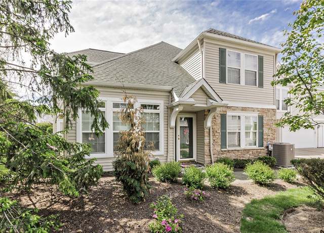 Property at 357 E Legends Ct Unit B, Highland Heights, OH 44143, 3 beds, 2.5 baths