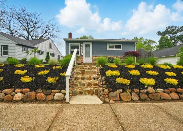 Property at 7877 Lake Shore Blvd, Mentor-on-the-lake, OH 44060, 2 beds, 1 bath