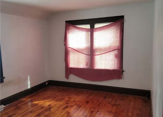 Property at 1348 E 111th St, Cleveland, OH 44106, 4 beds, 1 bath